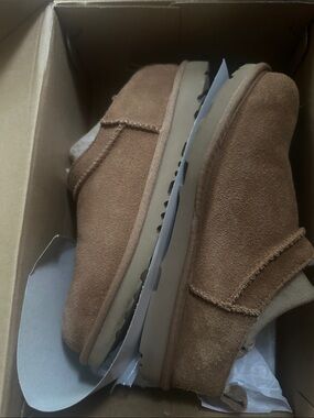 Ugg Micro minis in chestnut. Kids size 6. w38